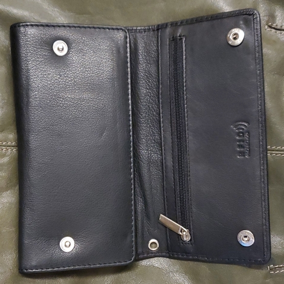 Wallet 🥳 - Picture 3 of 7